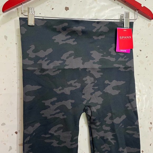 NWT Spanx look at me now seamless leggings - Picture 3 of 5